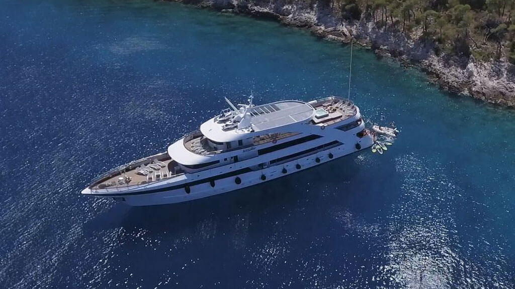 Lord Yachting - Yacht Charter Guide